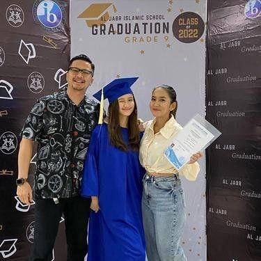 artis dampingi anak wisuda (instagram.com/ferrymaryadi)