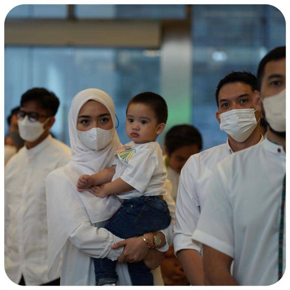 silaturahmi artis di momen halal bihalal 2022 (instagram.com/dhiniaminarti)