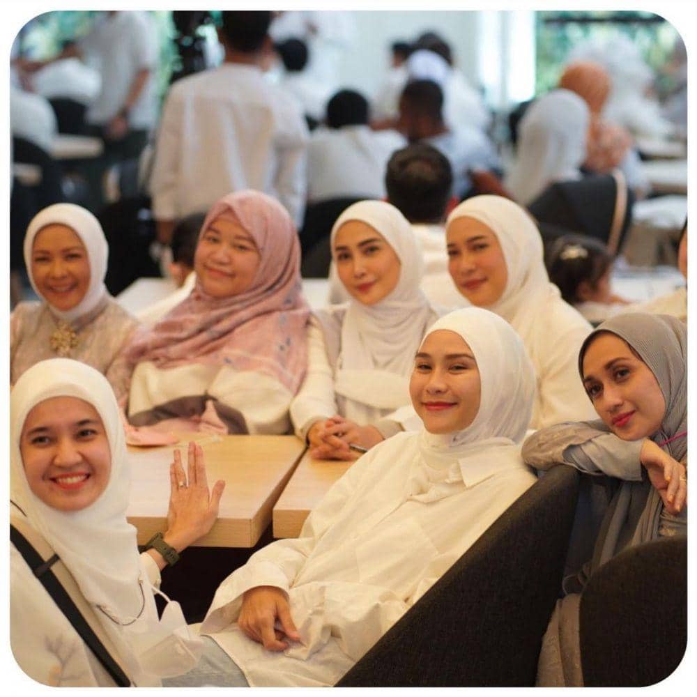 silaturahmi artis di momen halal bihalal 2022 (instagram.com/dhiniaminarti)