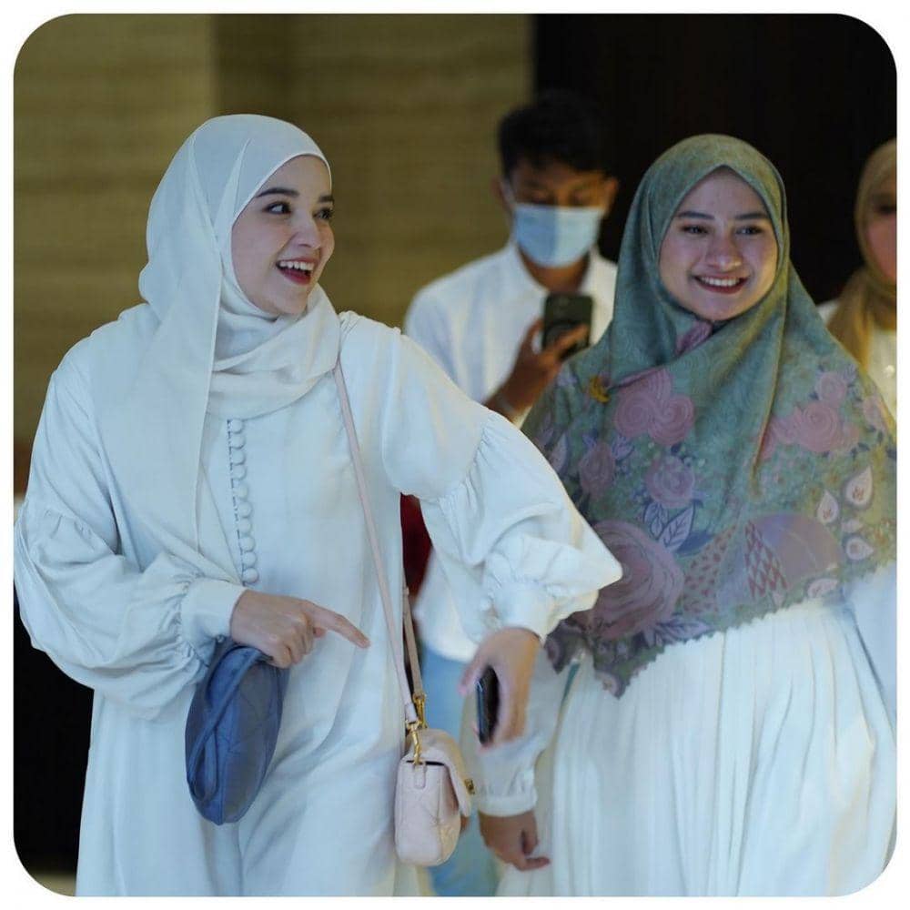 silaturahmi artis di momen halal bihalal 2022 (instagram.com/dhiniaminarti)