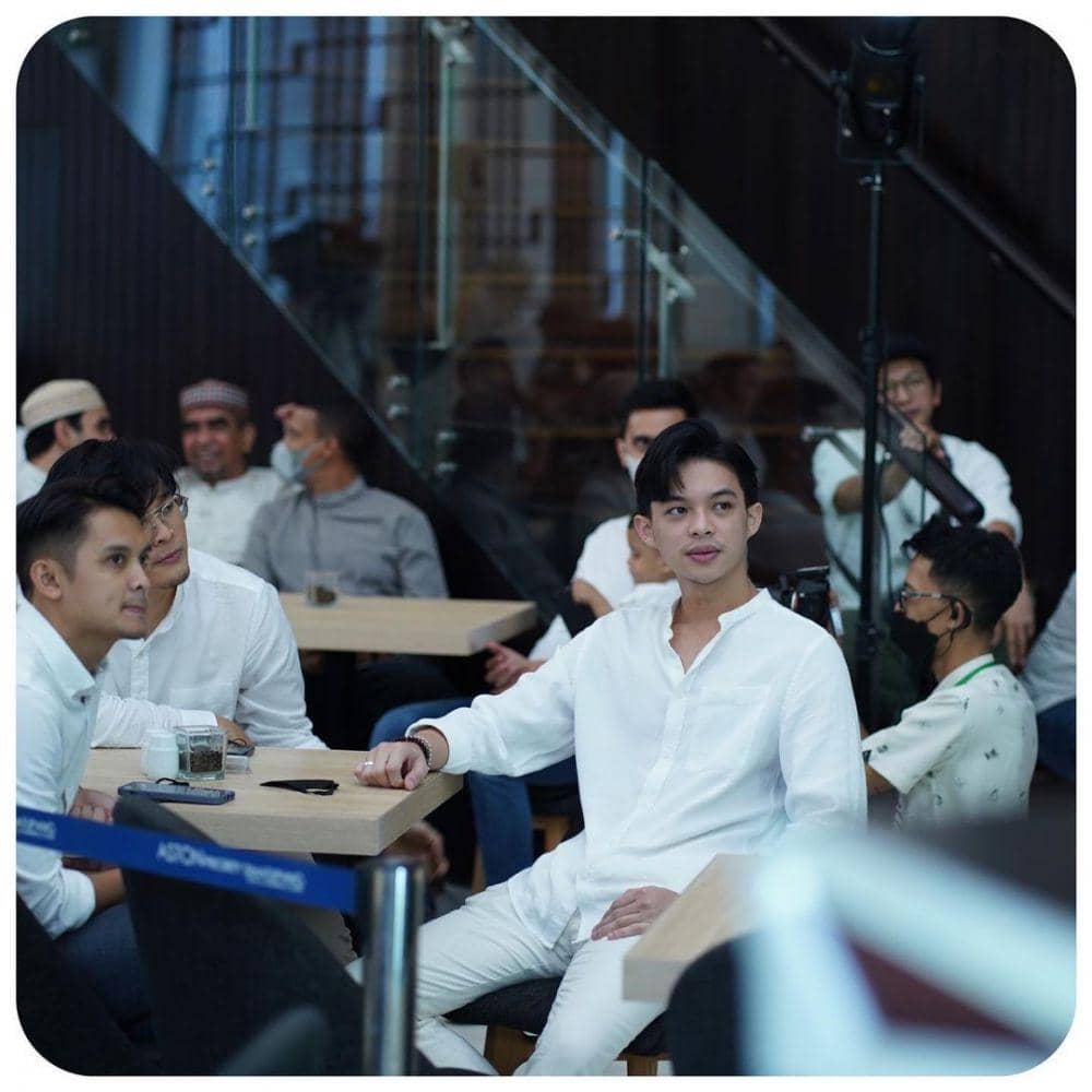 silaturahmi artis di momen halal bihalal 2022 (instagram.com/dhiniaminarti)