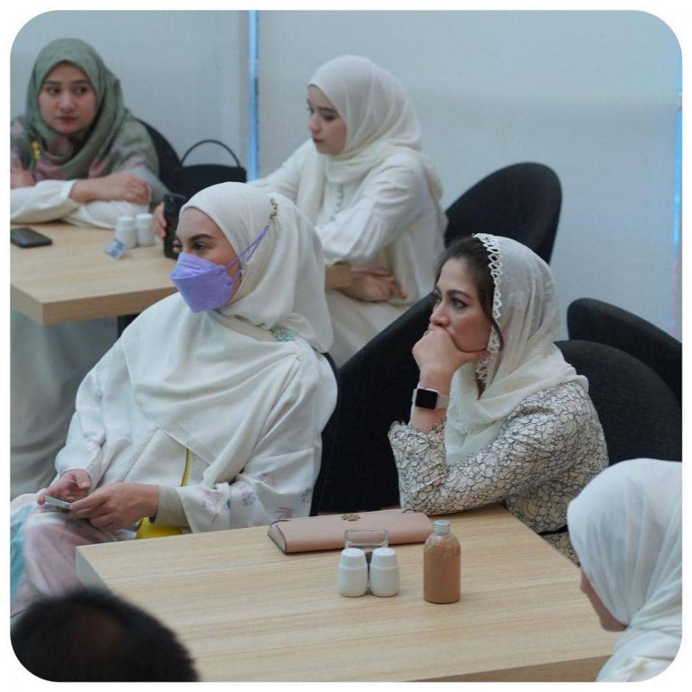 silaturahmi artis di momen halal bihalal 2022 (instagram.com/dhiniaminarti)