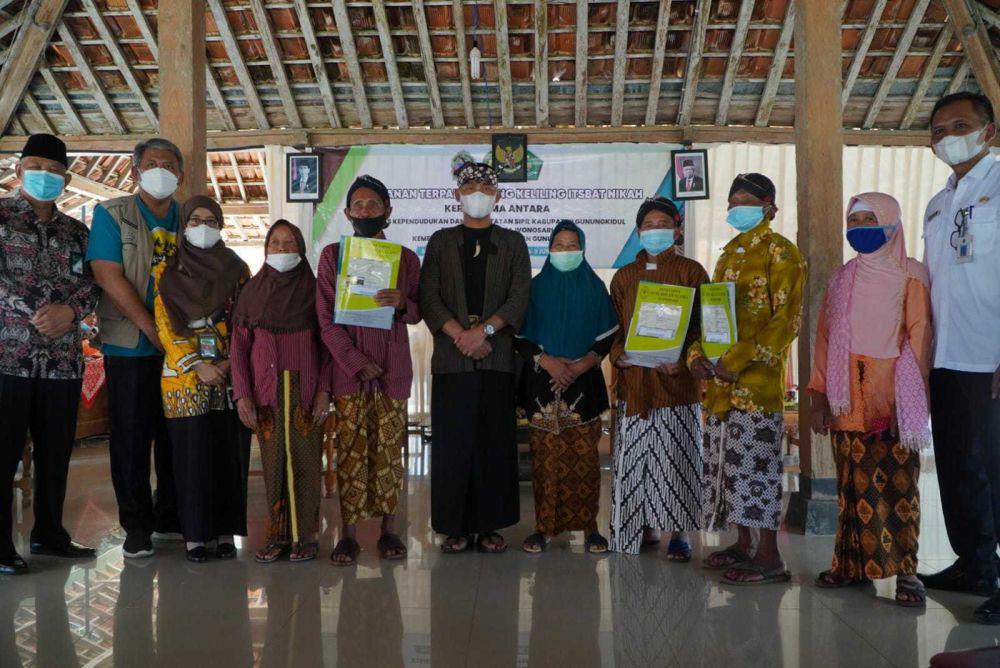 Nikah Puluhan Tahun, 30 Pasutri Gunungkidul Akhirnya Miliki Buku Nikah