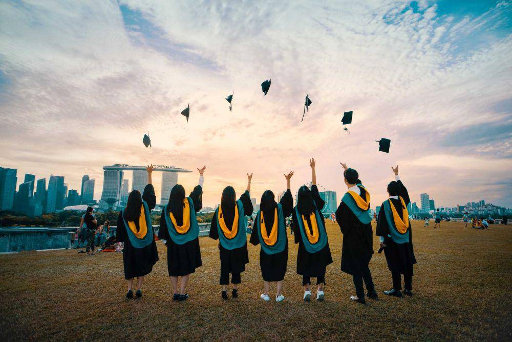 ilustrasi wisuda (unsplash.com/@yuhao)