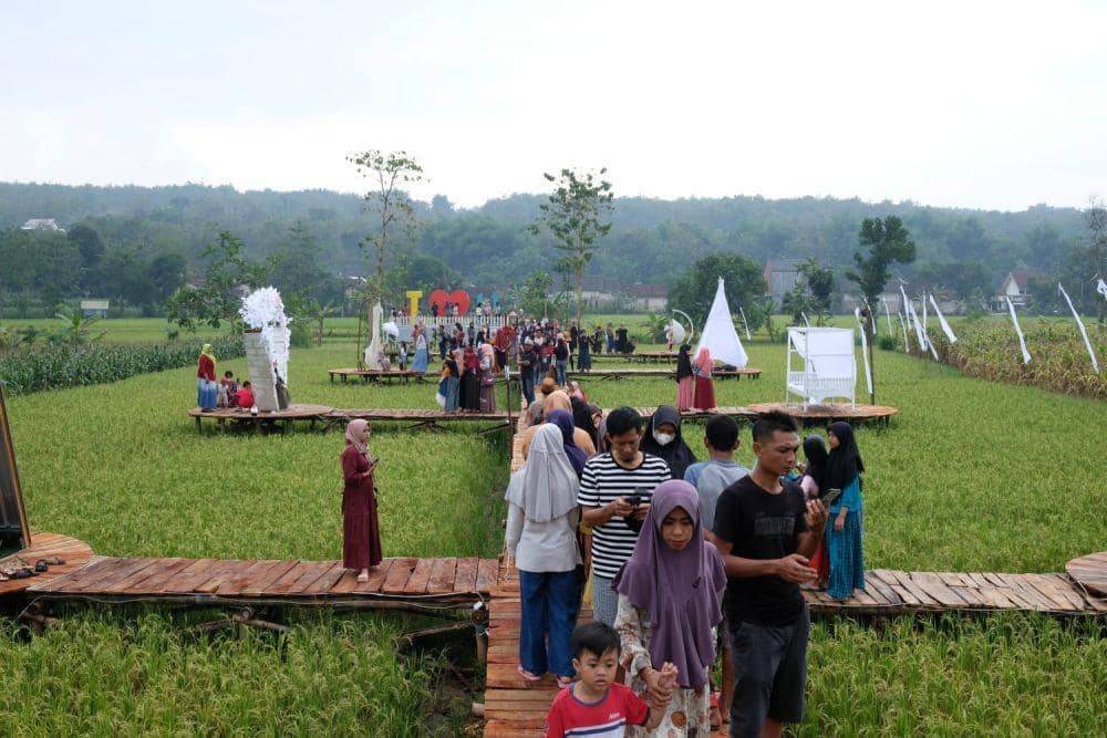 Destinasi Wisata dan Cafe Taman Pesona Khayangan Desa Pucangan, Kecamatan Montong, Kabupaten Tuban. IDN Times/Imron