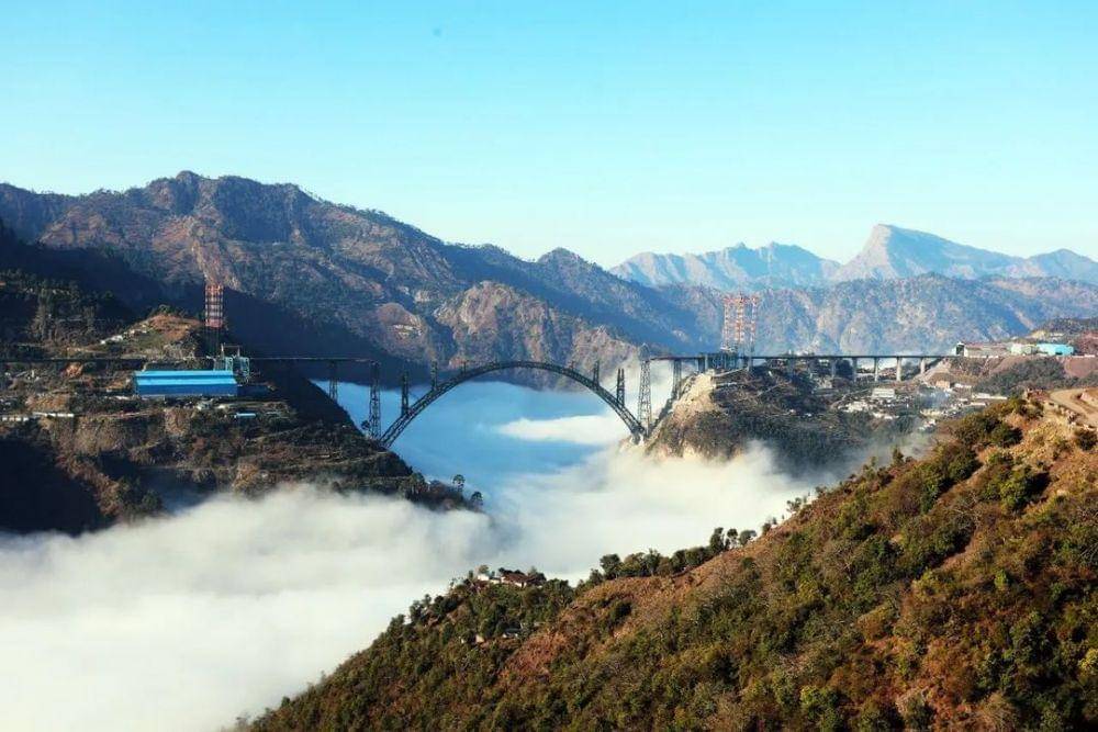 jembatan rel Chenai yang dibangun India di wilayah Kashmir (instagram.com/kashmir_weather)