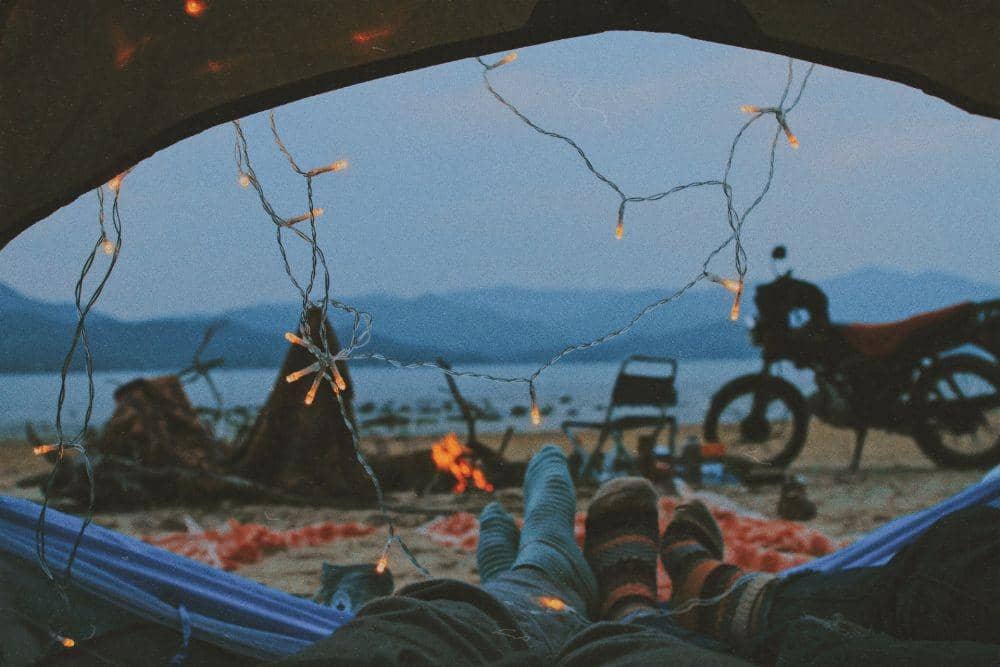 8 Tips Camping Sex yang Nyaman dan Memuaskan