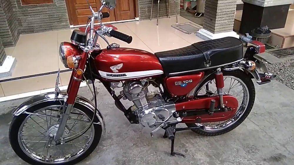 ilustrasi motor Honda CB 100 (youtube.com/jambrong 79)