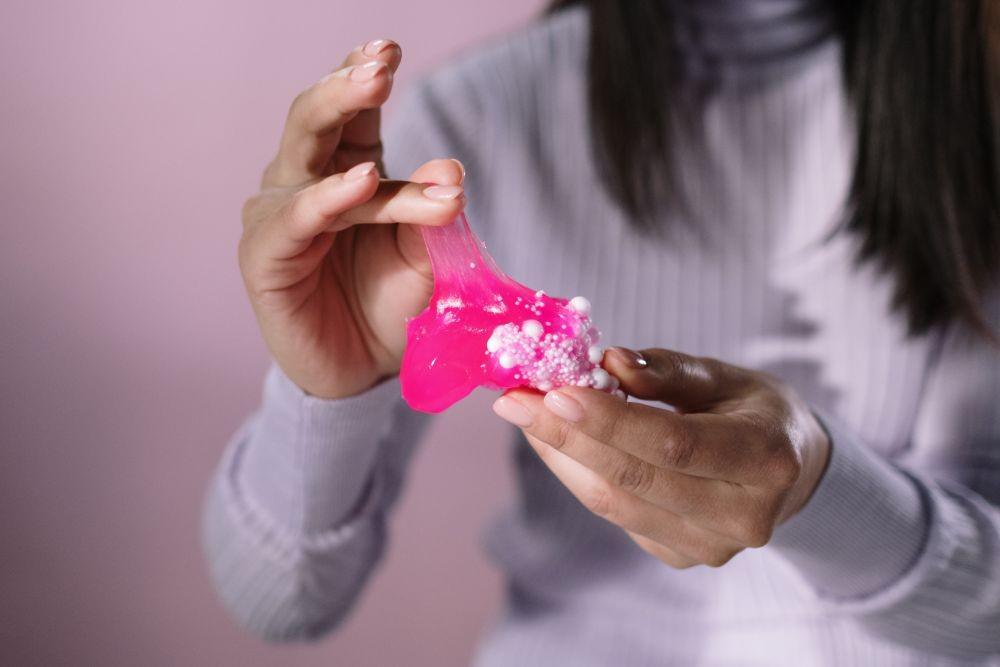 6 Cara Menghilangkan Slime di Baju
