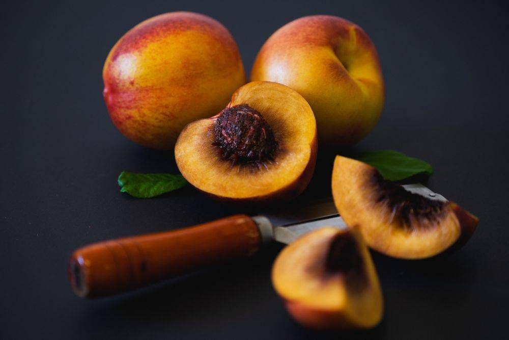 ilustrasi buah peach (pexels.com/JONATHAN PAGAOA)