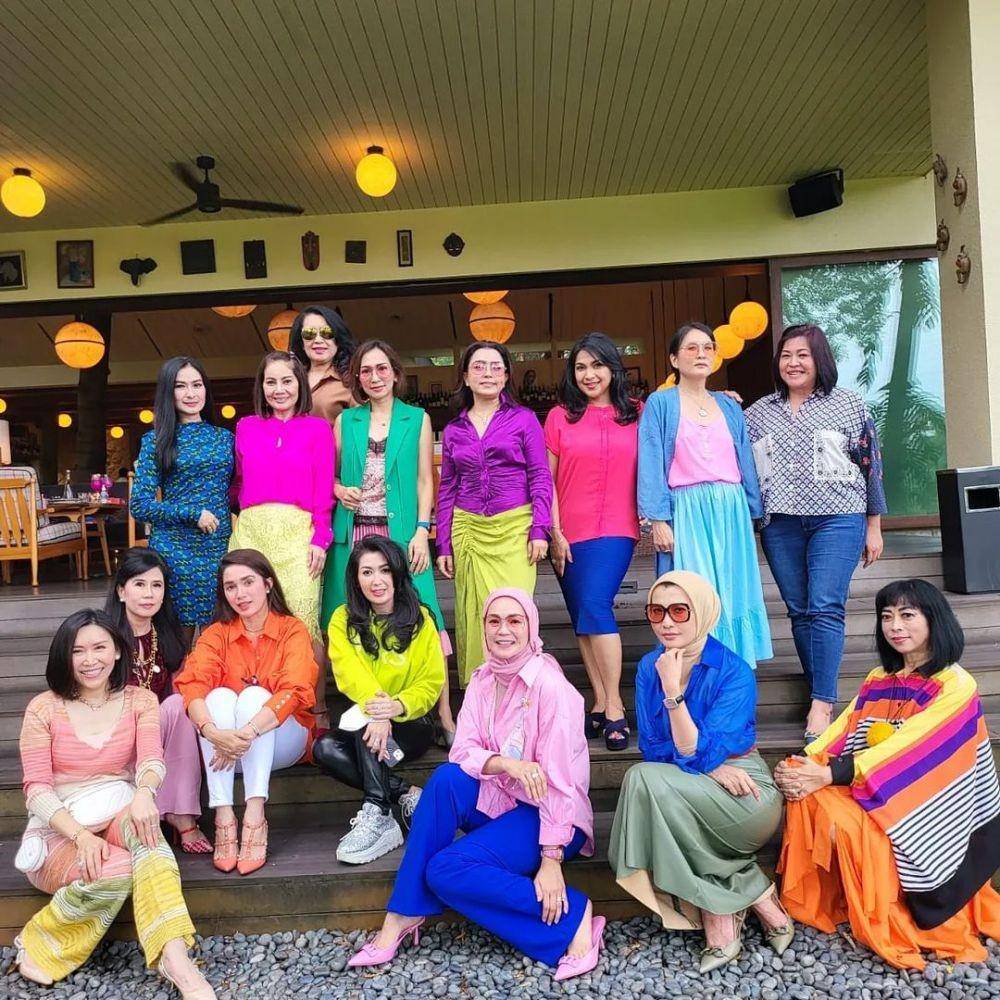 potret geng Kepompong (instagram.com/mayangsari_official)