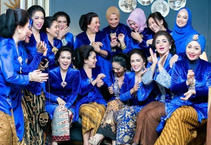 potret geng Kepompong (instagram.com/mayangsari_official)