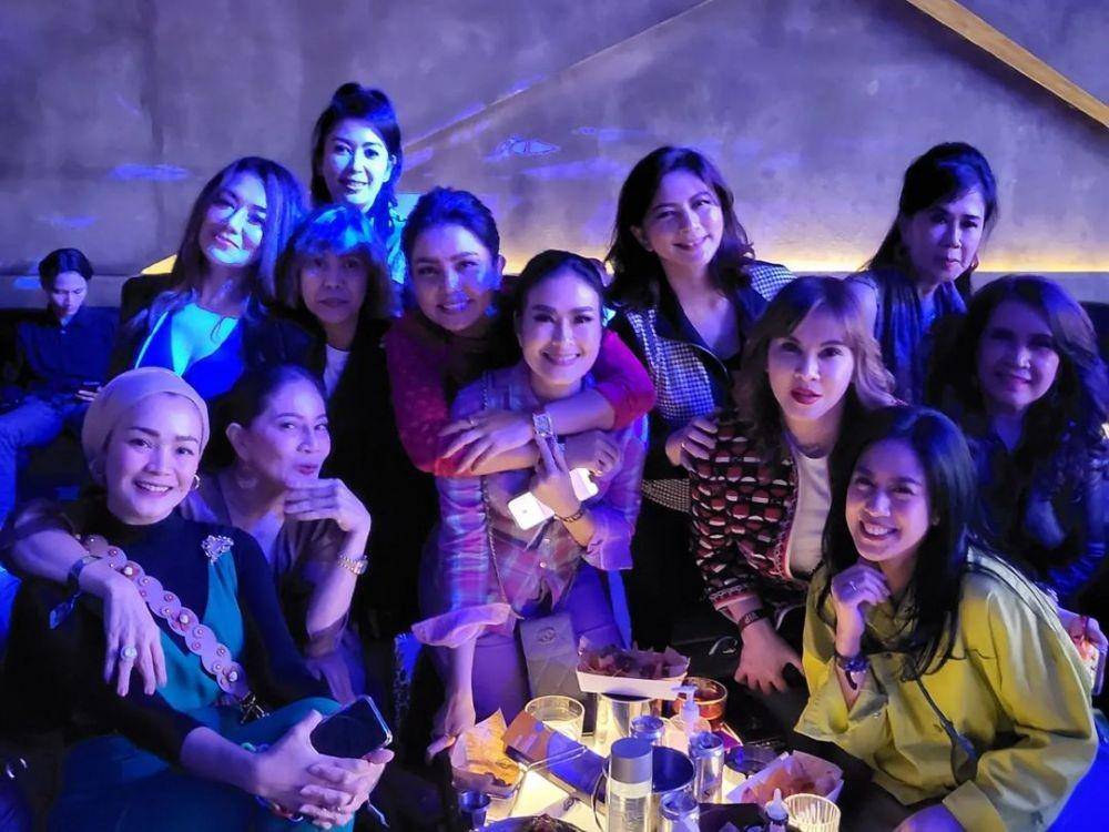 potret geng Kepompong (instagram.com/mayangsari_official)