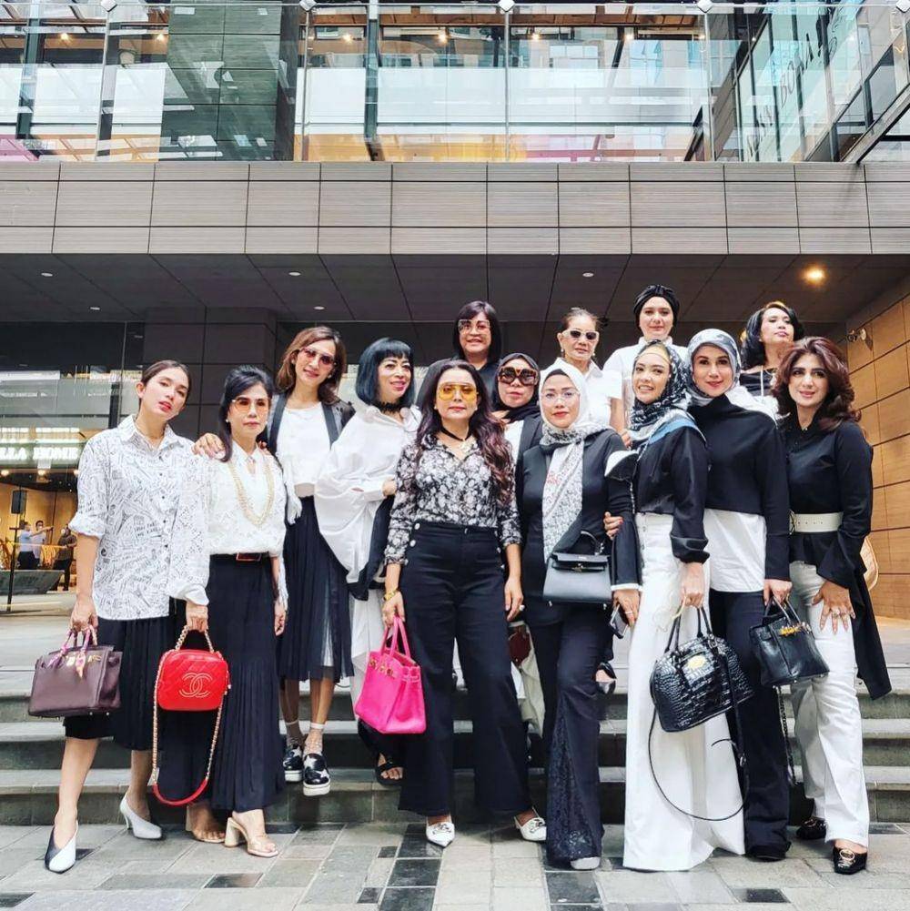 potret geng Kepompong (instagram.com/mayangsari_official)