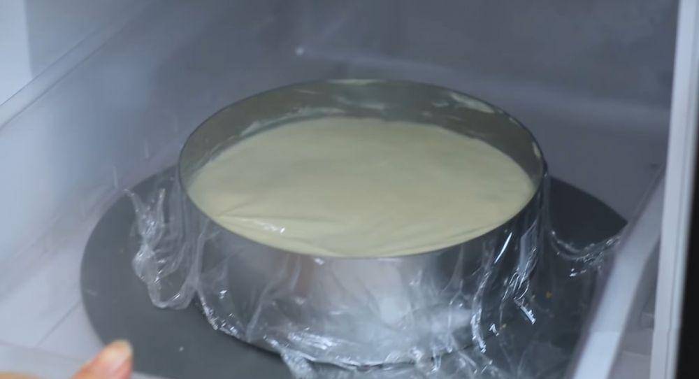 Proses pembuatan cheesecake (youtube.com/Devina Hermawan)