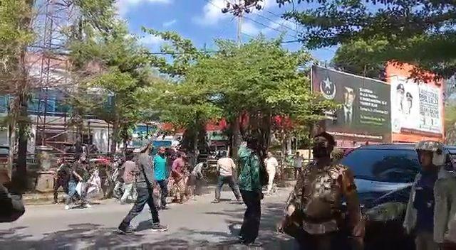 Dilarang Demo, Mahasiswa Papua di Makassar Bentrok dengan Ormas