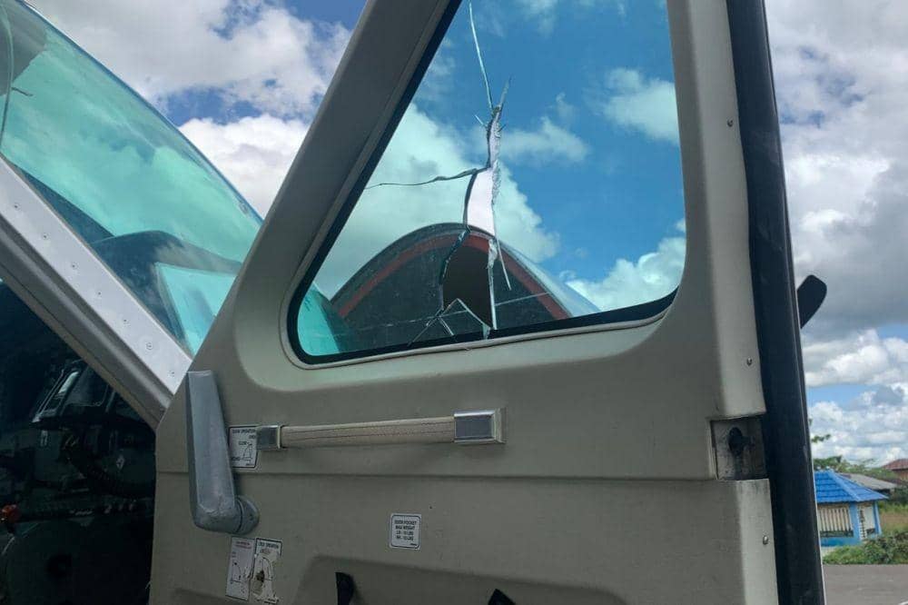 Kelompok Kriminal Bersenjata (KKB) kembali berulah dengan menembak pesawat Sam AIR PK-SMG dengan Penerbangan Wamena-Nduga yang sedang mendarat di Bandara Kenyam, Nduga, Papua pada Selasa (7/6/2022) pukul 10.50 WIT. (dok. Humas Polri)