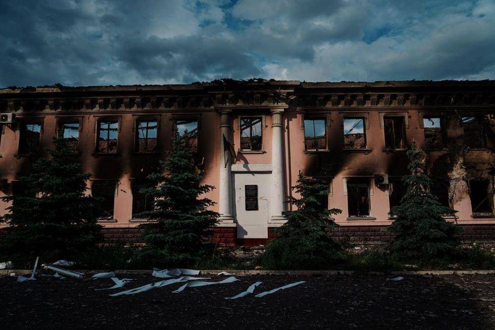 bangunan yang hancur di wilayah Donbass, Ukraina (instagram.com/yamphoto)