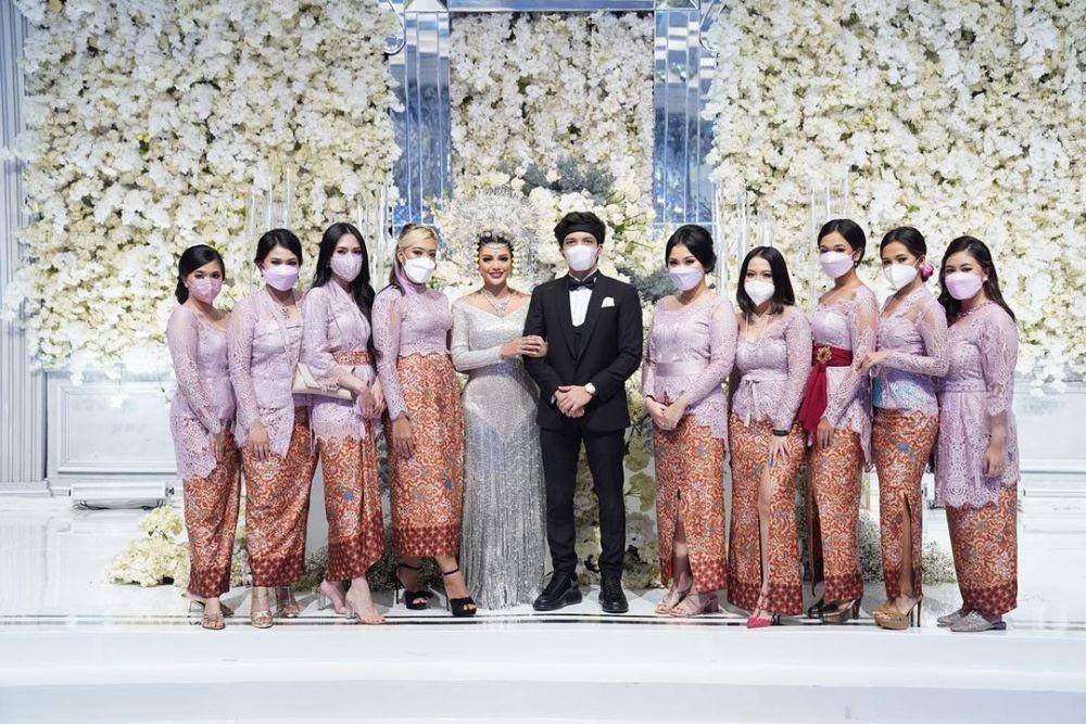 Bridesmaid di pernikahan artis (instagram.com/aurelie.hermansyah)