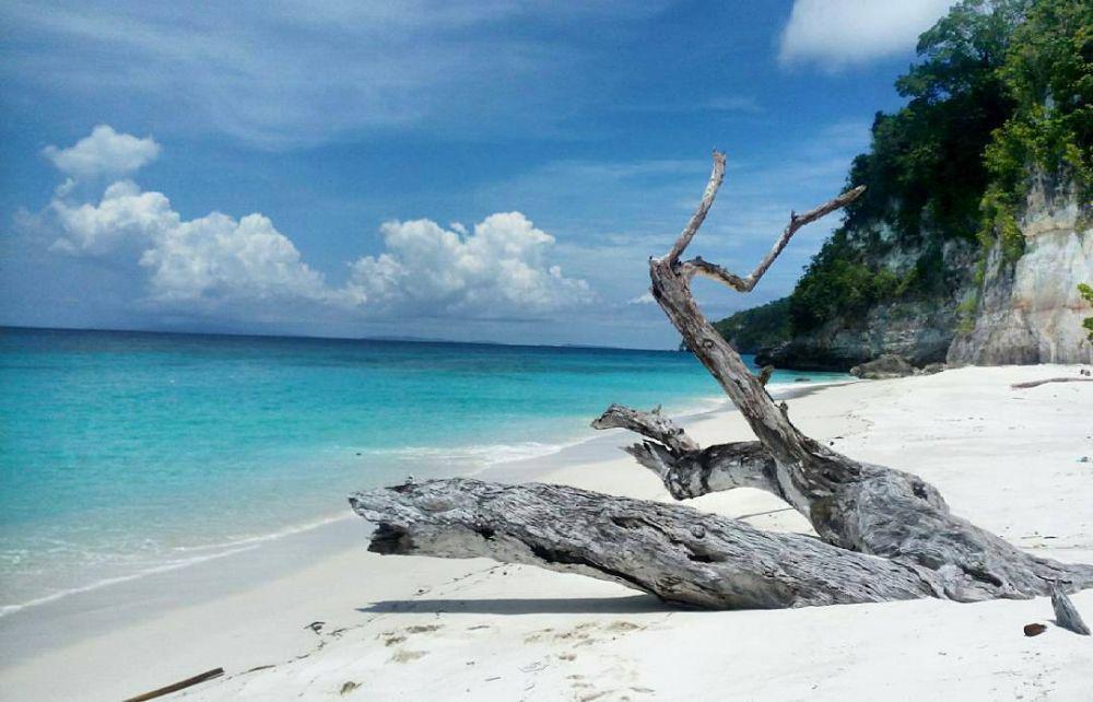 9 Potret Pantai Kelapa Lima di Sulawesi Tengah, Eksotis Banget!