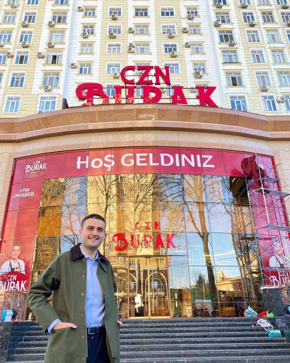 CZN Burak (instagram.com/cznburak)