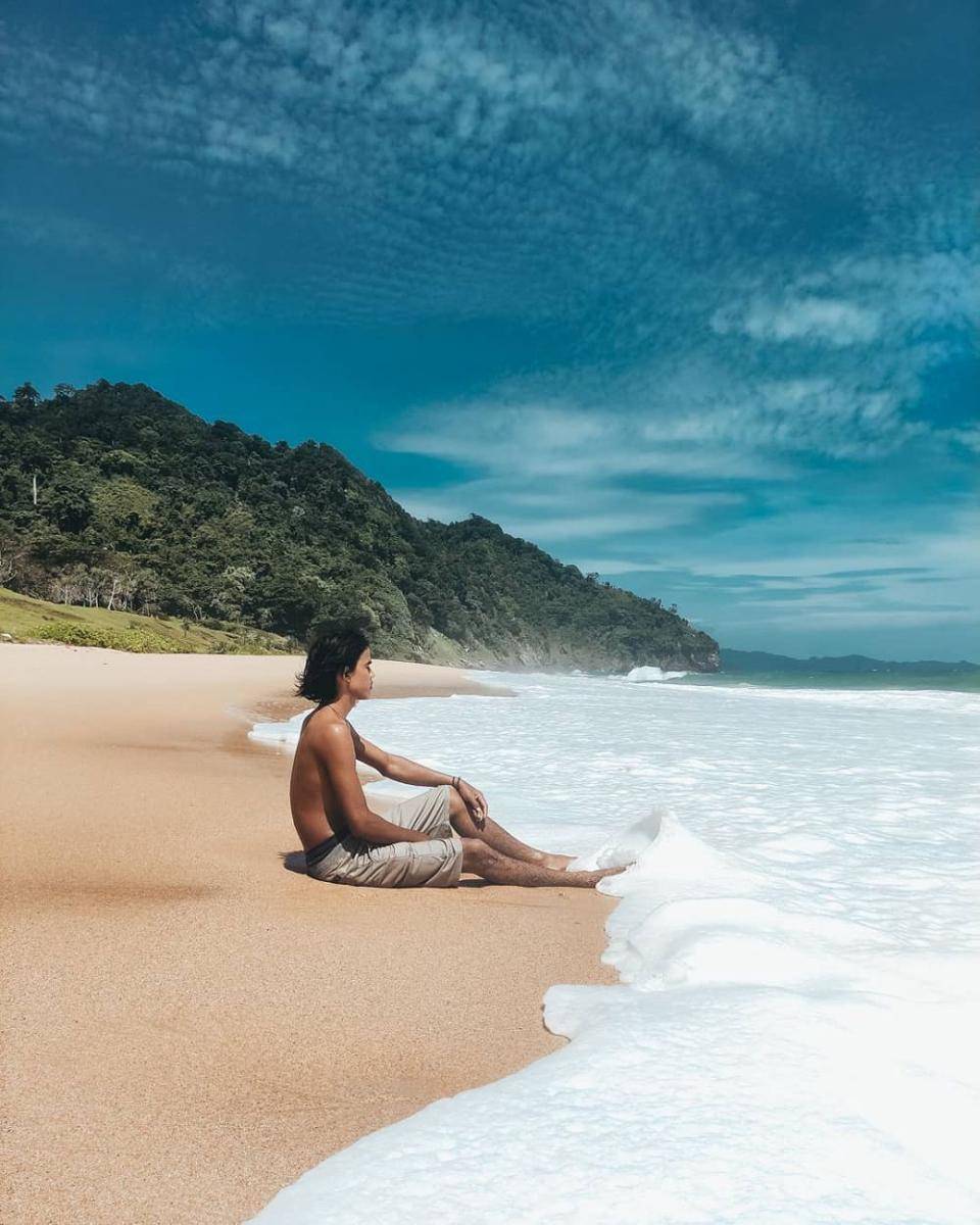 Pantai Lange (instagram.com/af.dhall)