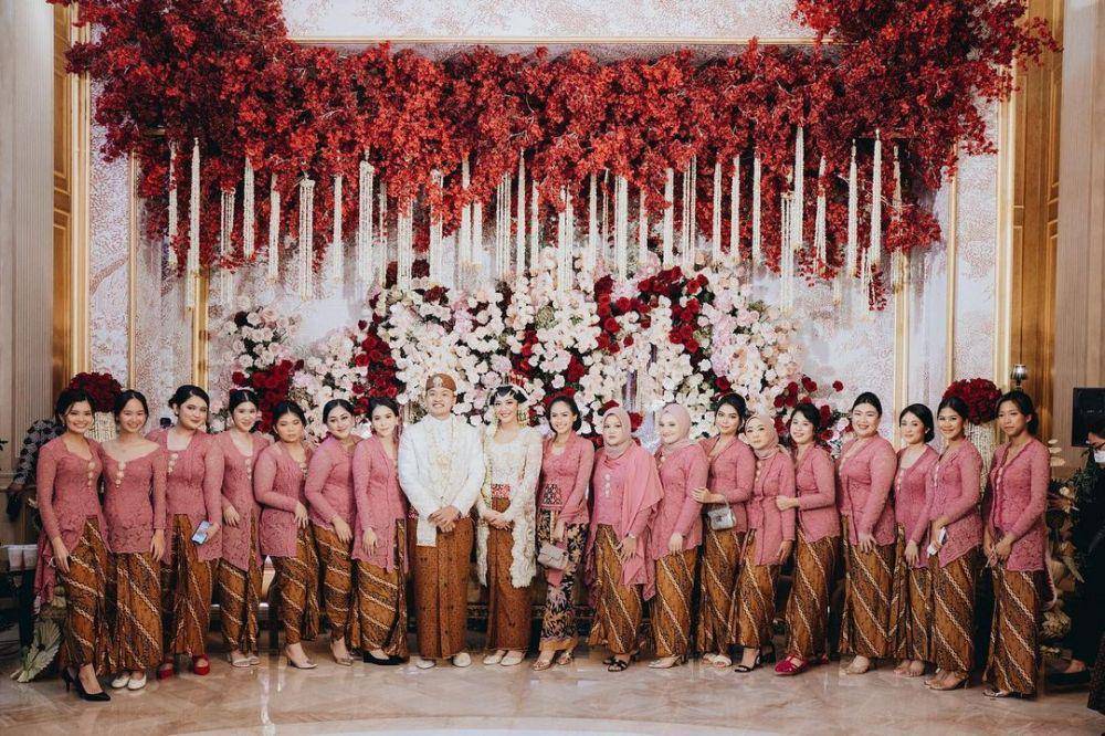 Bridesmaid di pernikahan artis (instagram.com/putri_tanjung)