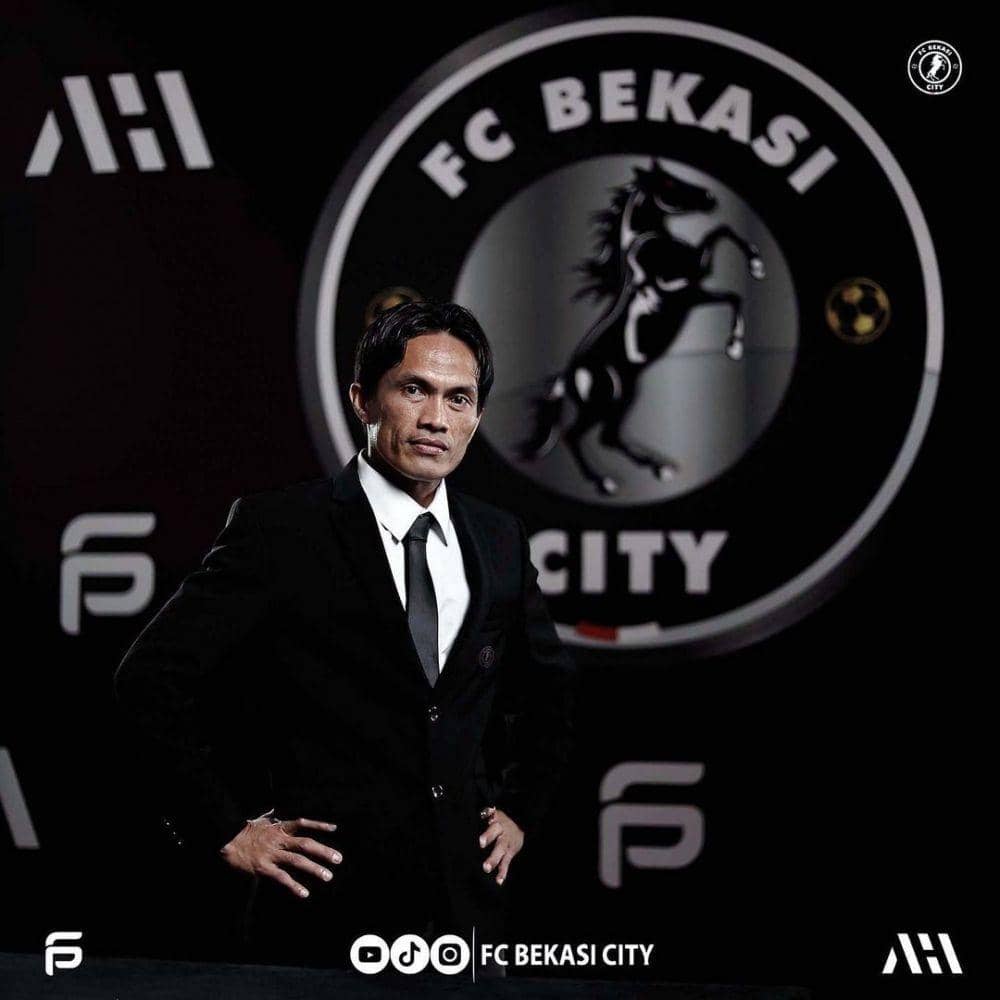 Eks pemain PSM Makassar, Akbar Rasyid, saat diperkenalkan sebagai asisten pelatih FC Bekasi City untuk Liga 1 2022. (Instagram.com/fcbekasi)