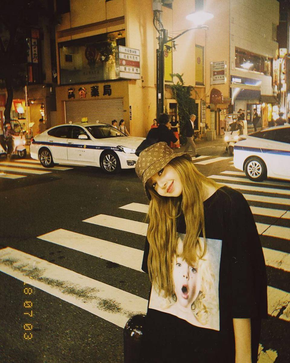 potret Lisa liburan di Tokyo (instagram.com/lalalalisa_m)