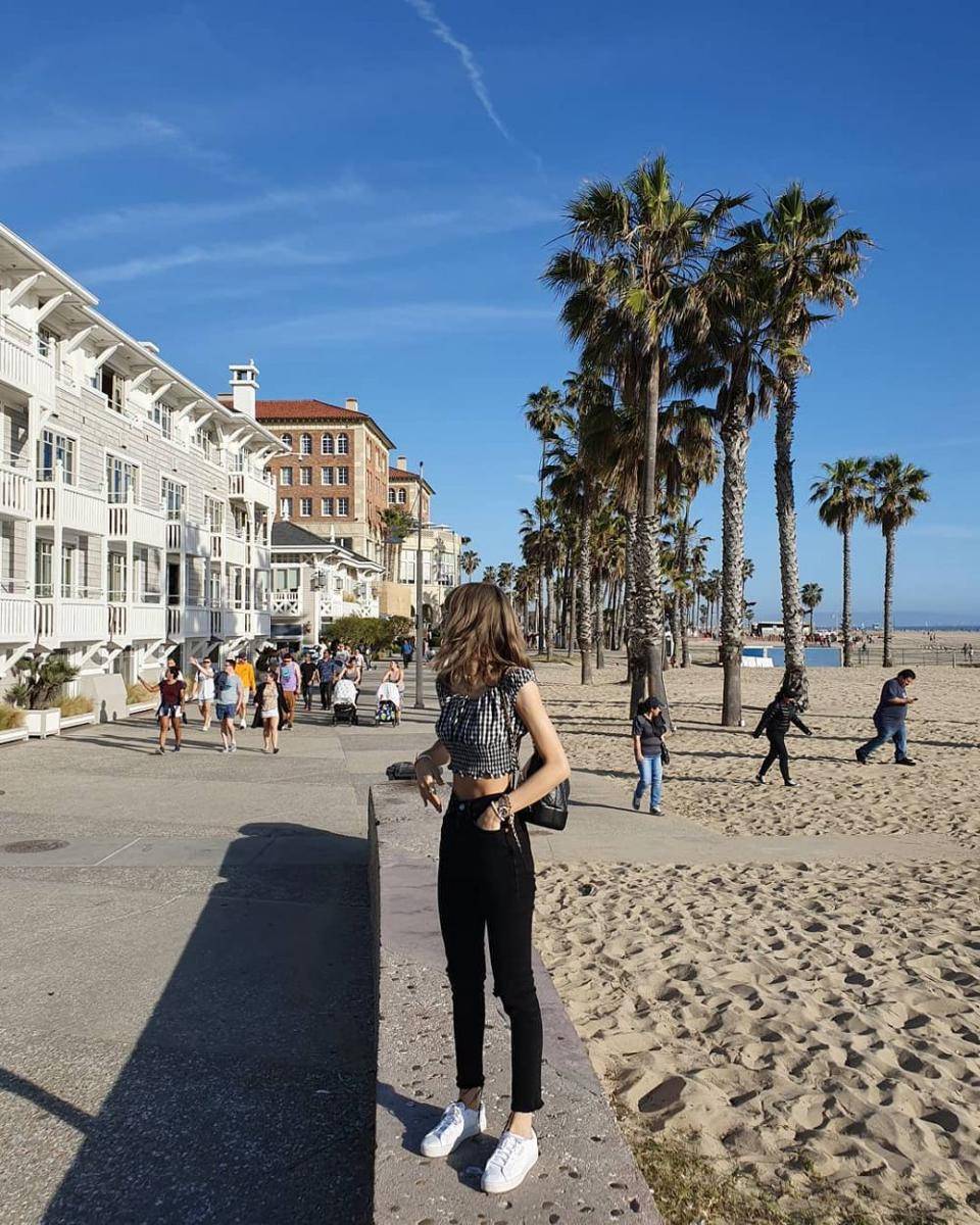 potret Lisa di Santa Monica, California (instagram.com/lalalalisa_m)