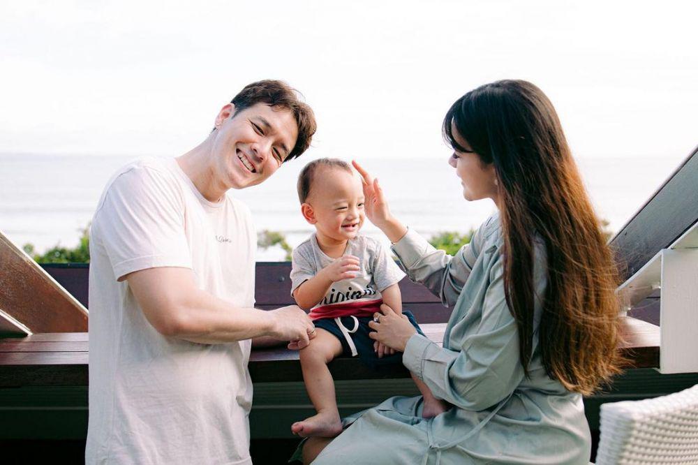 10 Potret Keluarga Anthony dan Audi di Bali, Seru Bareng Baby Anzel!