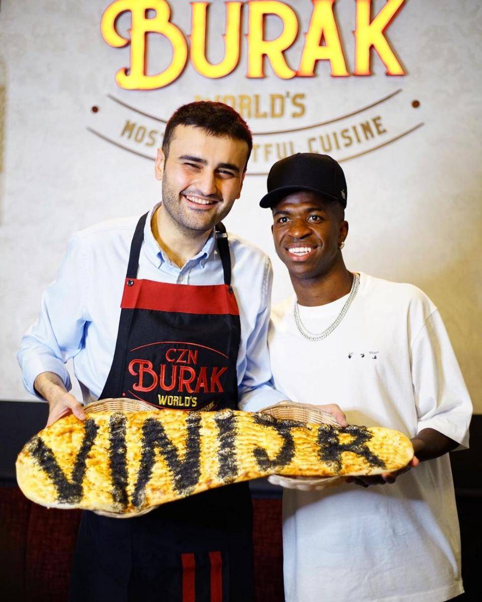 CZN Burak (instagram.com/cznburak)
