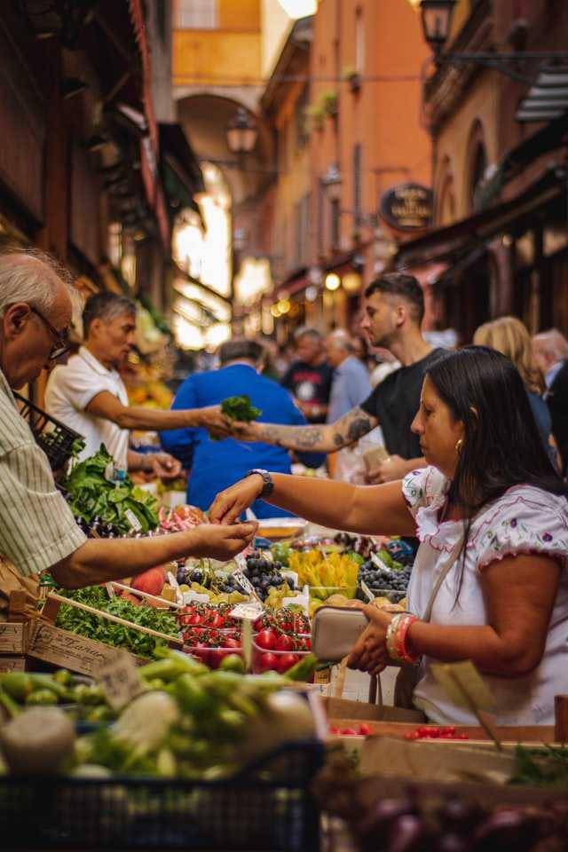 ilustrasi membeli sayur di pasar (unsplash.com/Renate V)