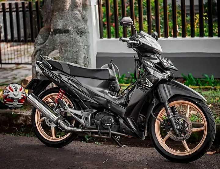 Honda Supra 125 (instagram.com/supra125holic.official)