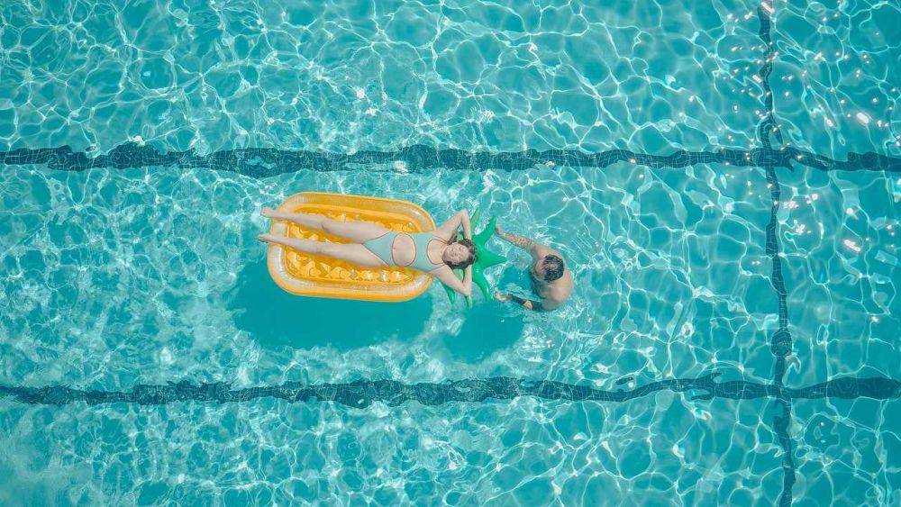 ilustrasi berenang (pexels.com/Kindel Media)