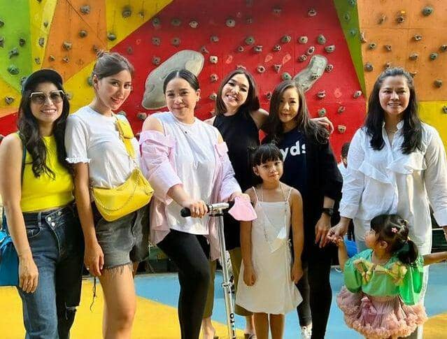 Momen launching produk baru Raffi dan Nagita (instagram.com/tyarosalina)