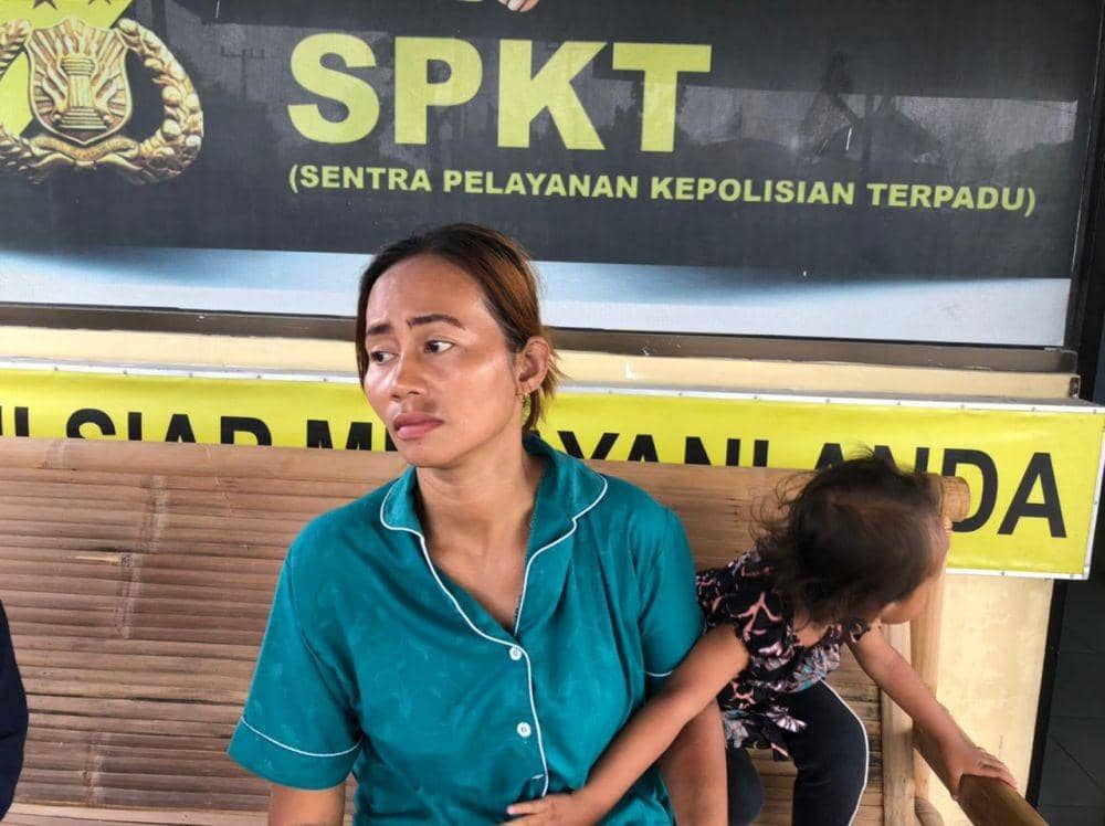 Orangtua korban yang mendatangi kantor kepolisian Binjai (IDN Times/ istimewa)