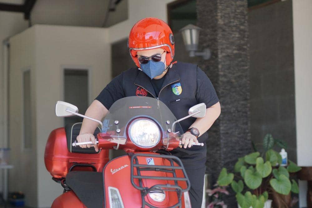 Mas Dhito, Anak Vespa yang Jadi Bupati