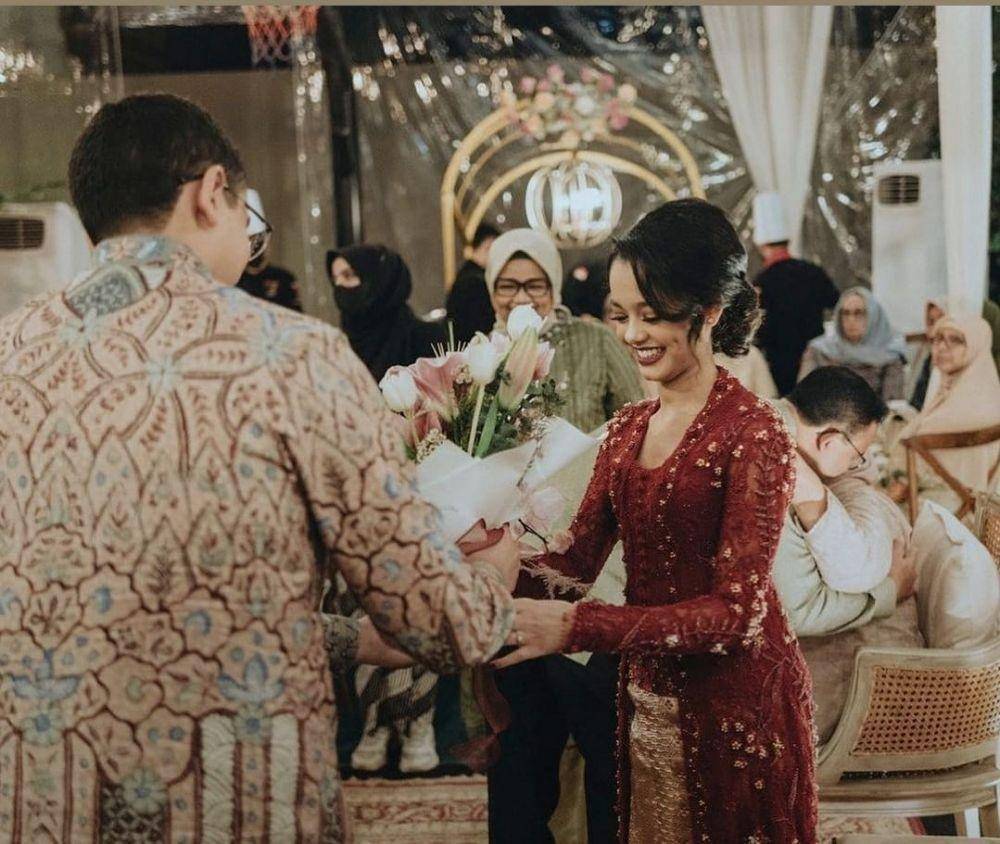 Potret Mutiara Baswedan, putri sulung Anies Baswedan yang belum lama ini melangsungkan tunangan. Sosok calon suami belum diekspos. (instagram.com/mutiarabaswedan)