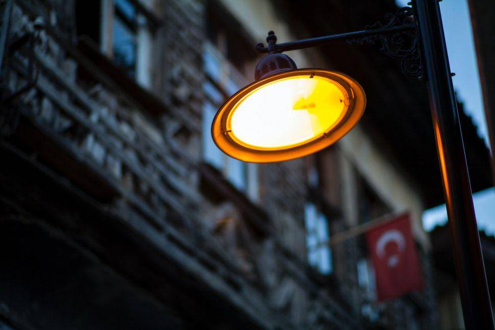 ilustrasi lampu jalanan (pexels.com/Engin Akyurt)