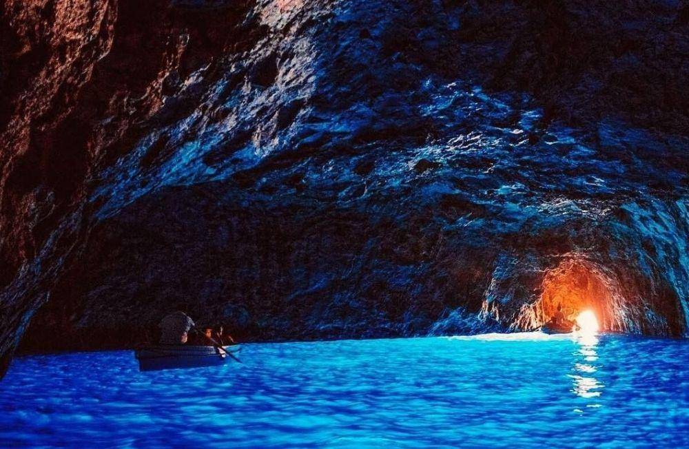 Blue Grotto (instagram.com/guideofcapri_official)