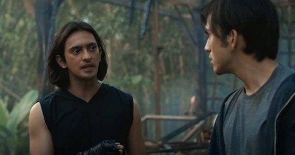 Yuda dan Dananjaya berada di puing-puing rumah Arimbi ( Dok. Satria Dewa Studio / Gatotkaca Satria Dewa )