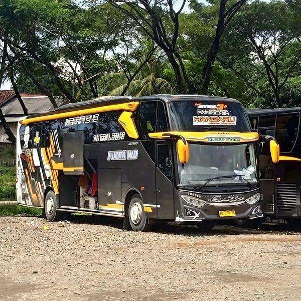 Bus (Instagram.com/putrawd_exotic)