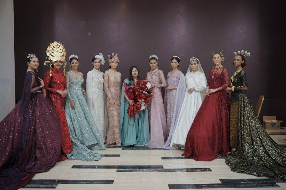 Midodareni menampilkan 10 busana tradisional di Sumut Fashion Week 2022 di Medan