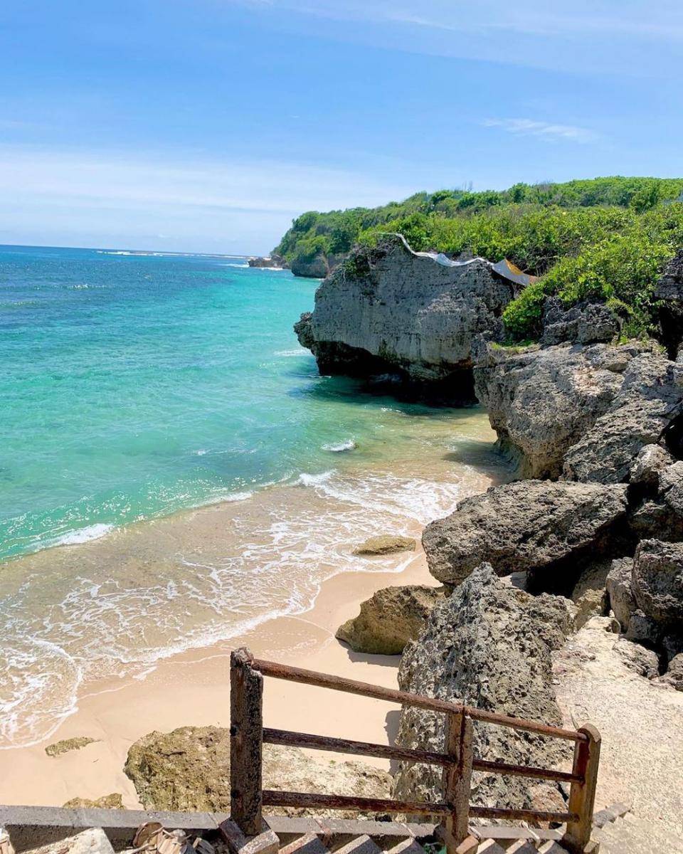 Pantai Pura Geger (instagram.com/luckybluesky)