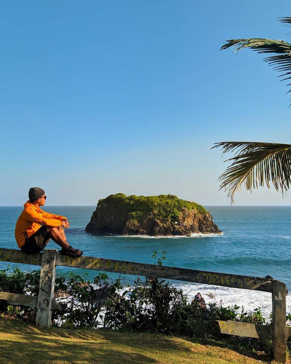 Pantai Karang Tawulan (instagram.com/lahinikandodi)
