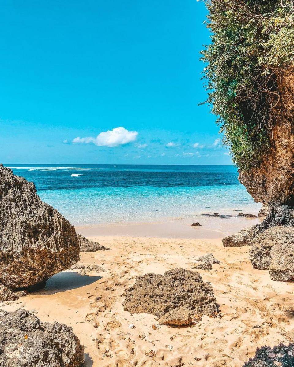 Pantai Pura Geger (instagram.com/_neitsab27)