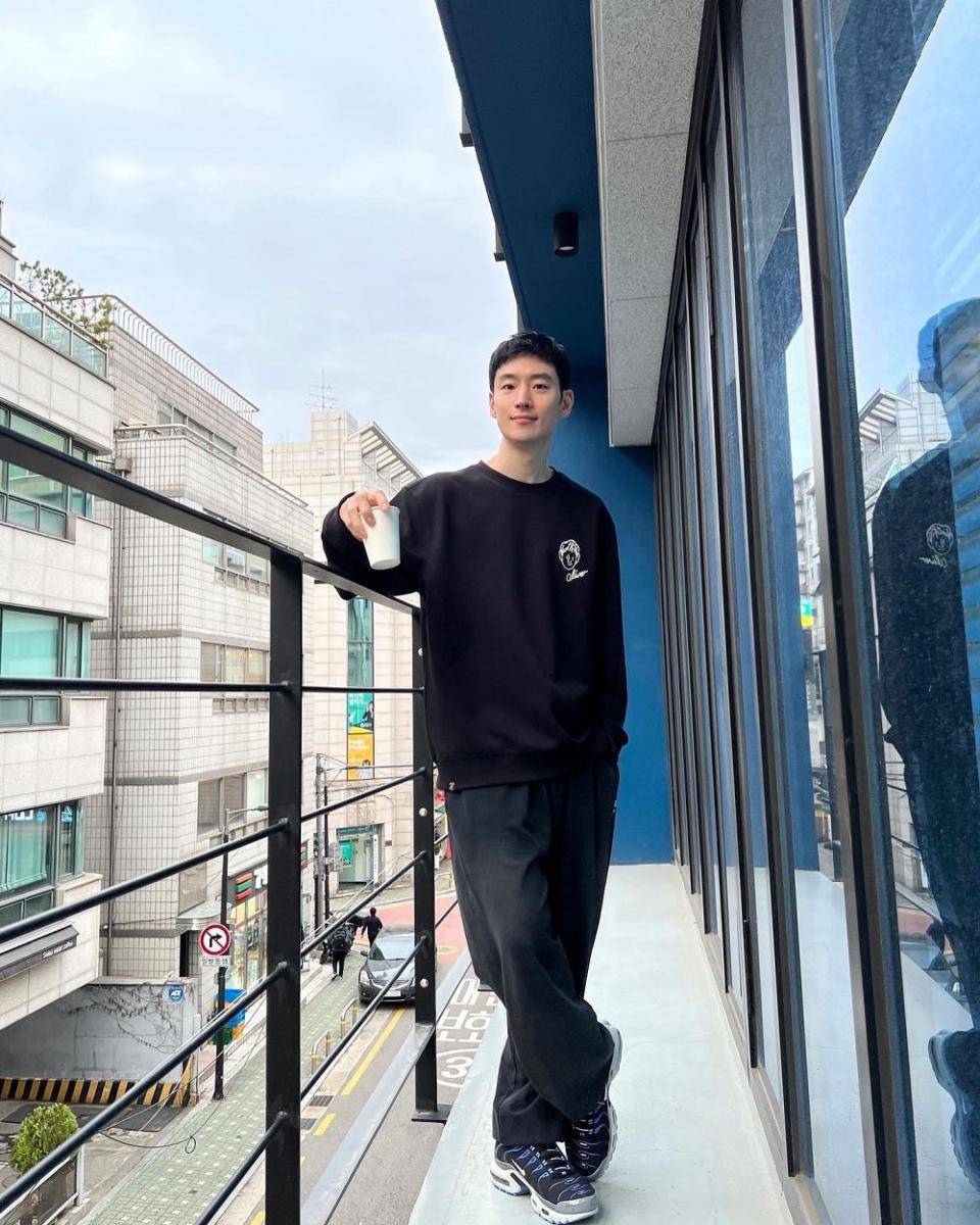 Lee Je Hoon (instagram.com/leejehoon_official)