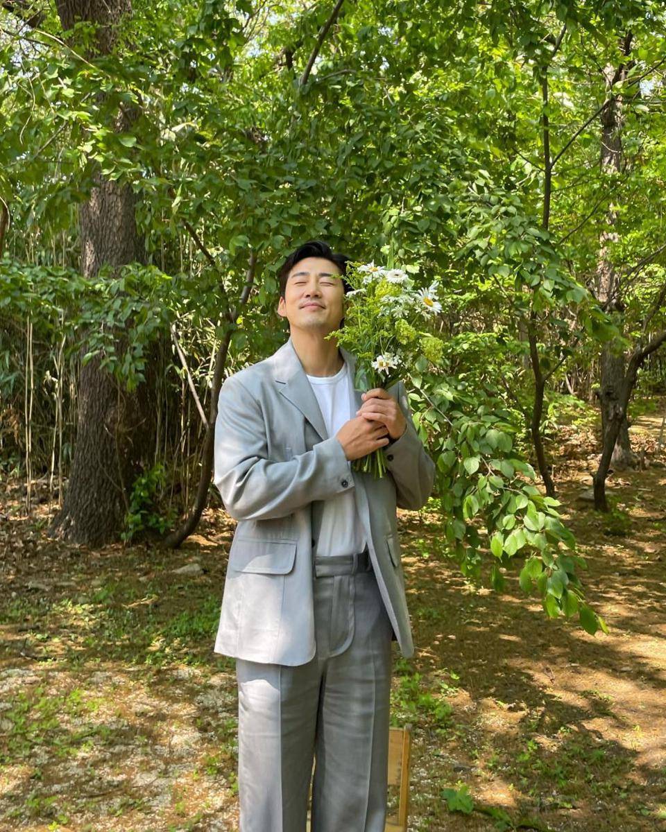 Yoon Kye Sang di drama Kiss Sixth Sense (instagram.com/yoonkyesang.official)