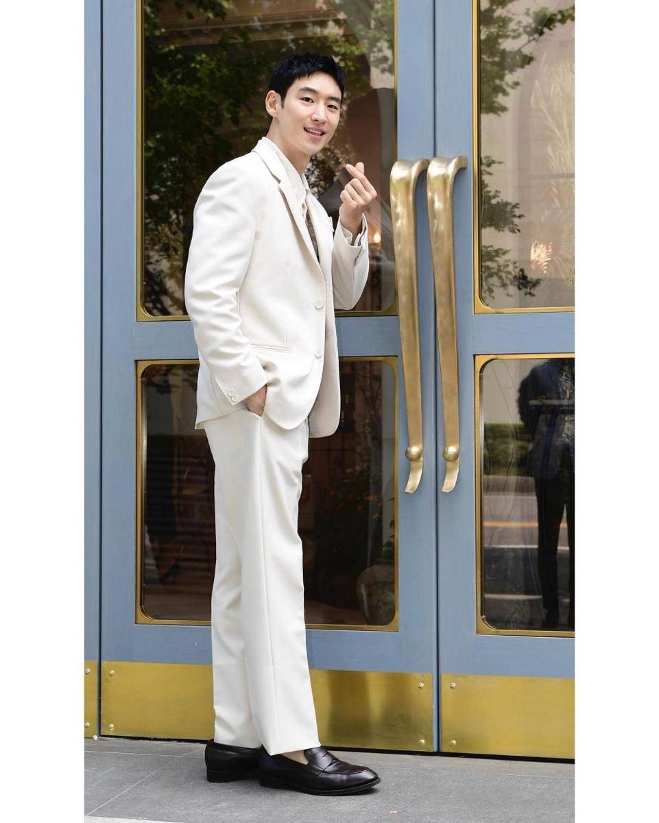 Lee Je Hoon (instagram.com/leejehoon_official)